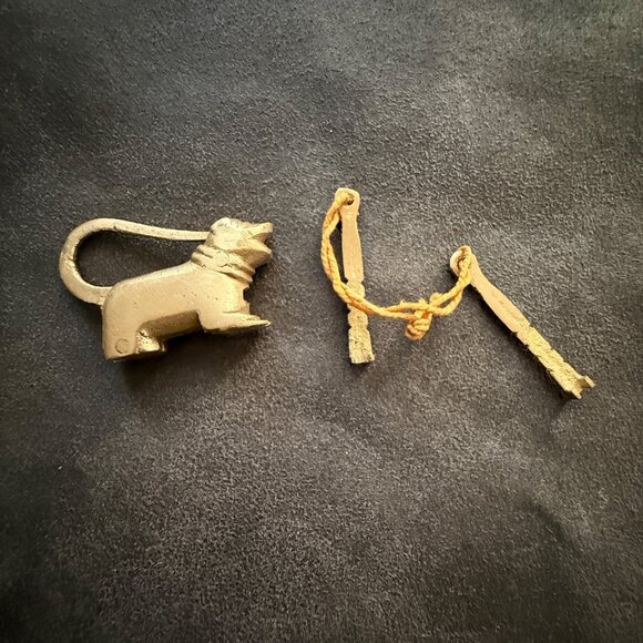 Antique Brass Foo Dog Padlock - Picture 1 of 5